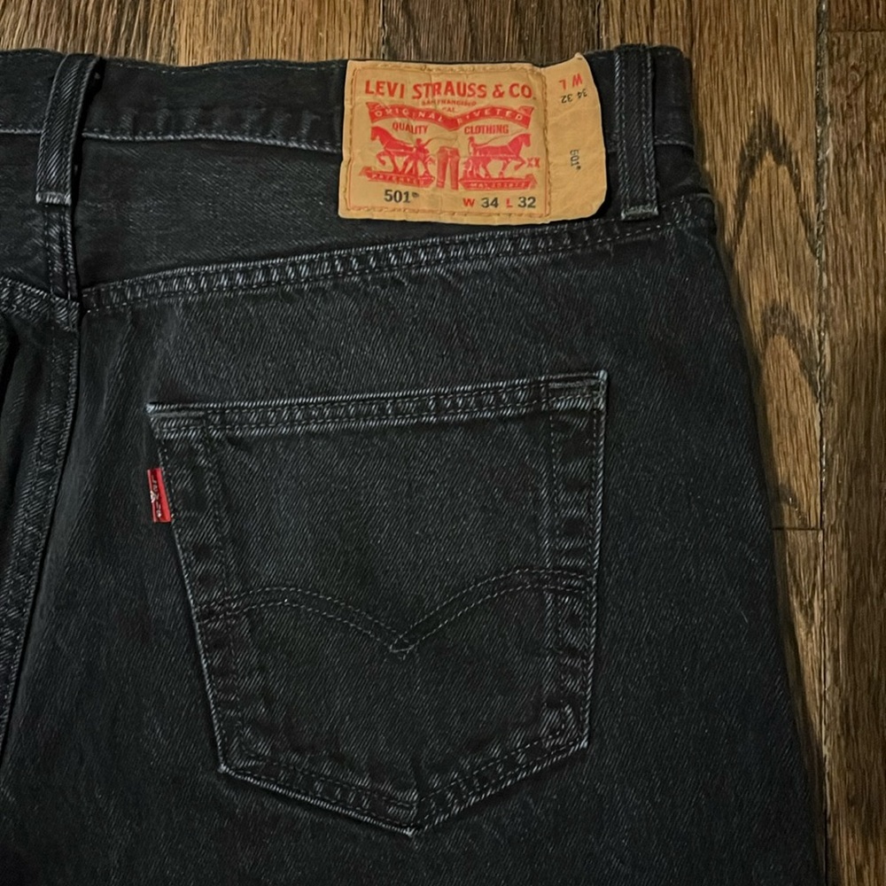 Levi’s - Black Jeans